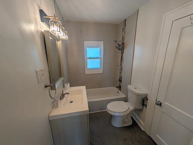 Full Bathroom 1