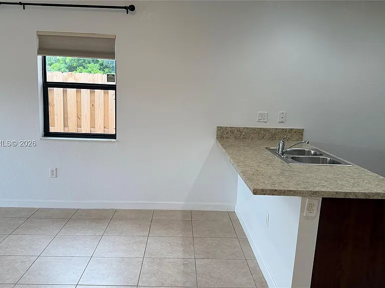 737 SE 37th Pl — Photo 6