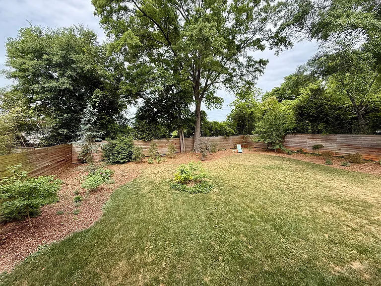 370 Clover St — Photo 17
