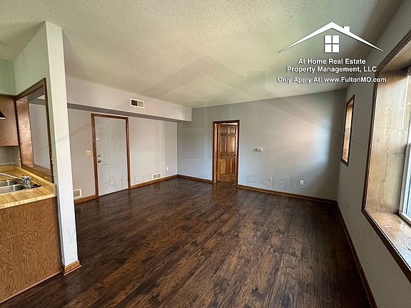 5th image of 101 E 10th St APT 105