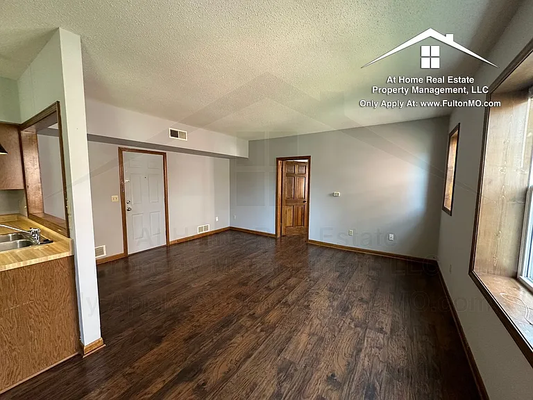 101 E 10th St #105 — Photo 5