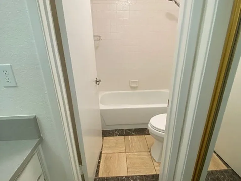 561 Amanda Ct — Photo 39