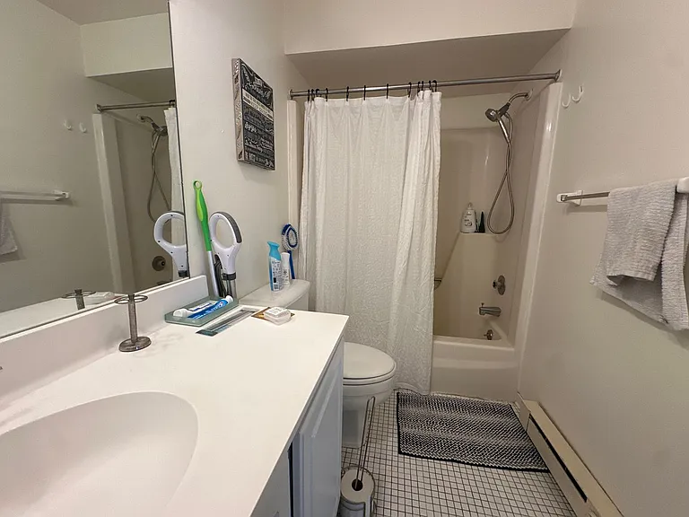 University Park Apartments near Cornell University — Photo 783