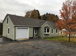 52 Smith Rd, Pleasant Valley, NY 12569