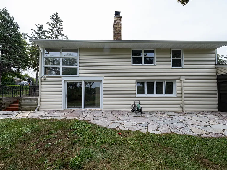 1140 Evergreen Ln N — Photo 34