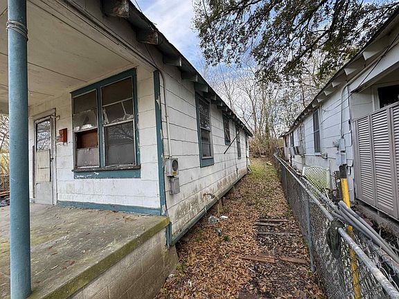 2nd image of 2065 Missouri St