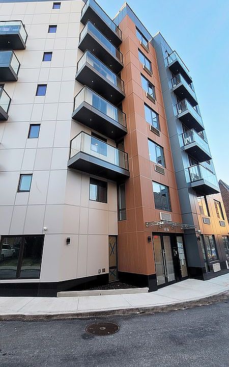 1st image of 116-17 Grosvenor Ln #2B