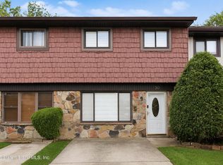 30 Sutton Pl, Staten Island, NY 10312