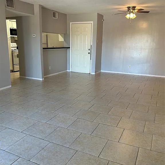 PLAZA VERDE CONDOS — Photo 15