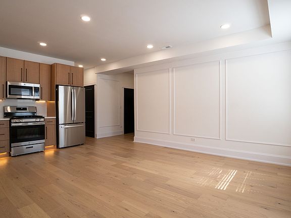 4th image of 1900 W Ainslie St #1910-2