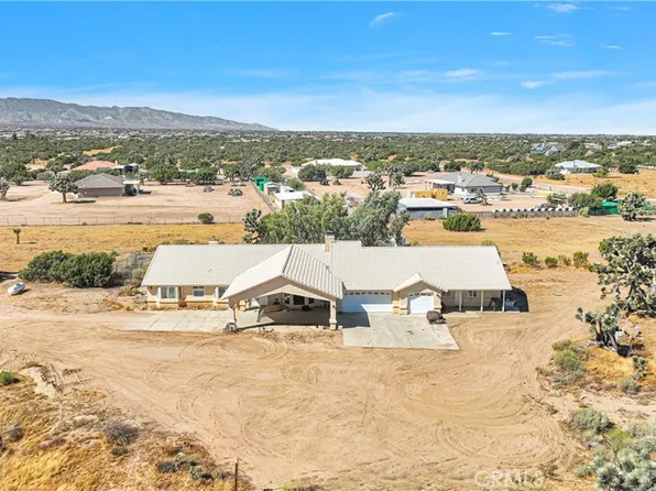 11458 Cedar St, Oak Hills, CA 92344