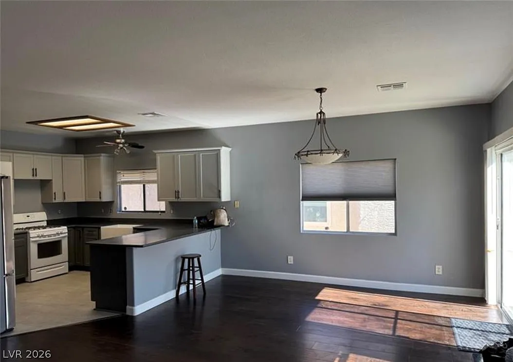 3 bed, 2.5 bath, 1928 sqft, $2,339 — Photo 4