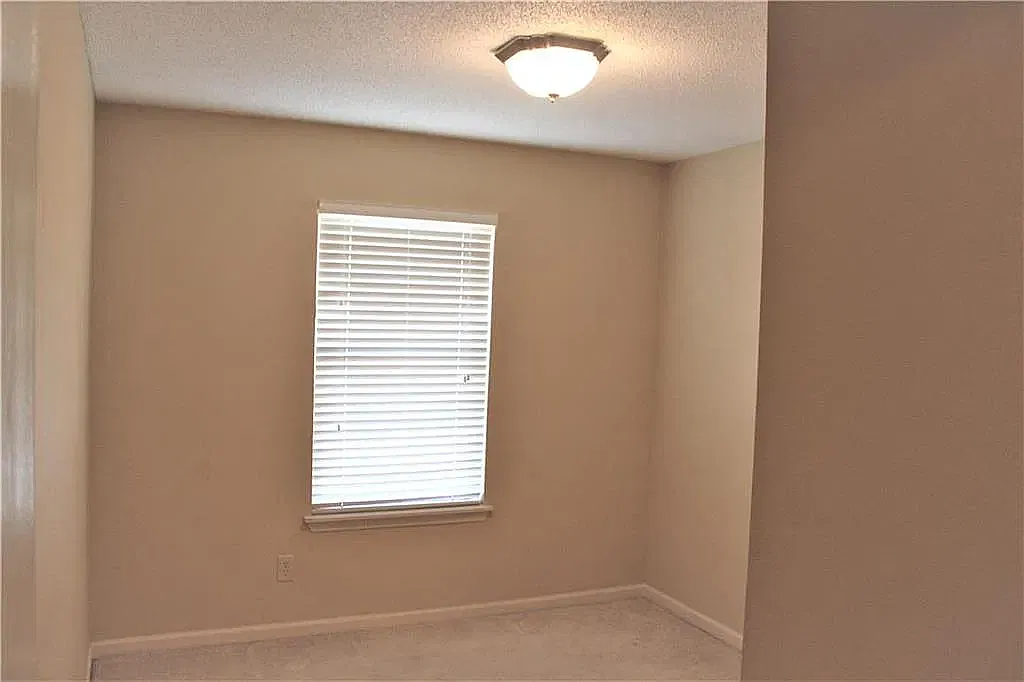 3 bed, 2.5 bath, 1138 sqft, $1,950 — Photo 2