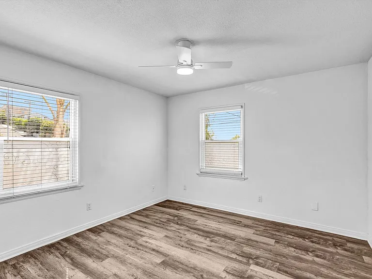 5860 - 5864 Mildred Street — Photo 40