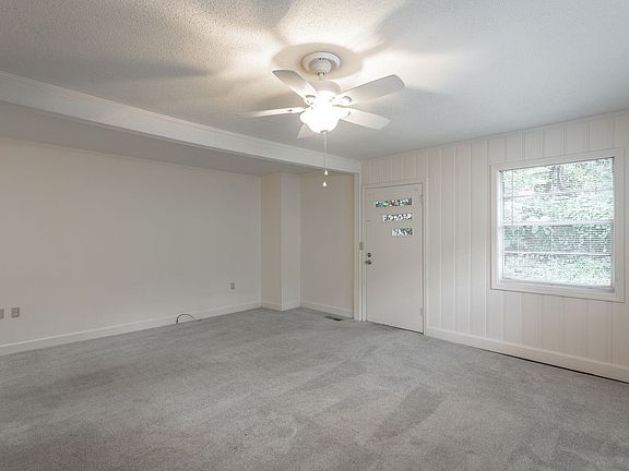 3rd image of 10 Fountain Cir #C