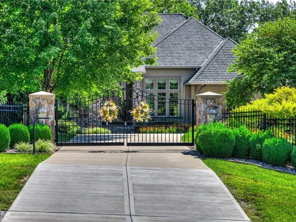 8901 N Brighton Ave, Kansas City, MO 64156