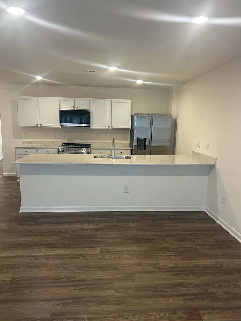Beautiful townhome in the heart of Newton! — Photo 3