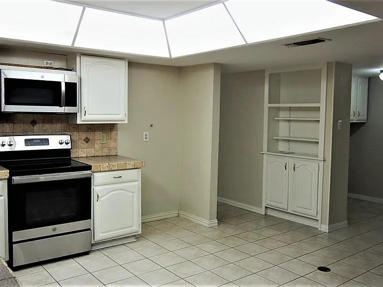 2619 Creekview Dr — Photo 12