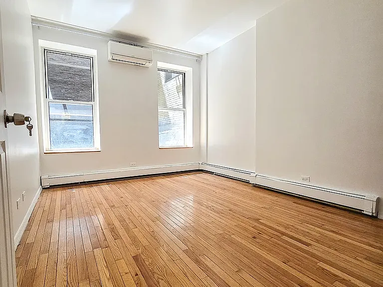 60 W 45th St #3R — Photo 2