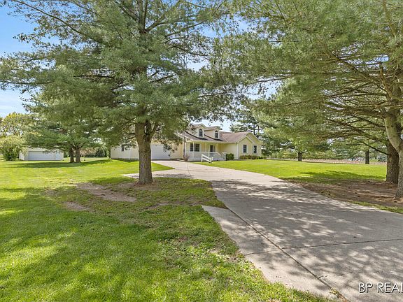 2nd image of 2384 Island Hwy