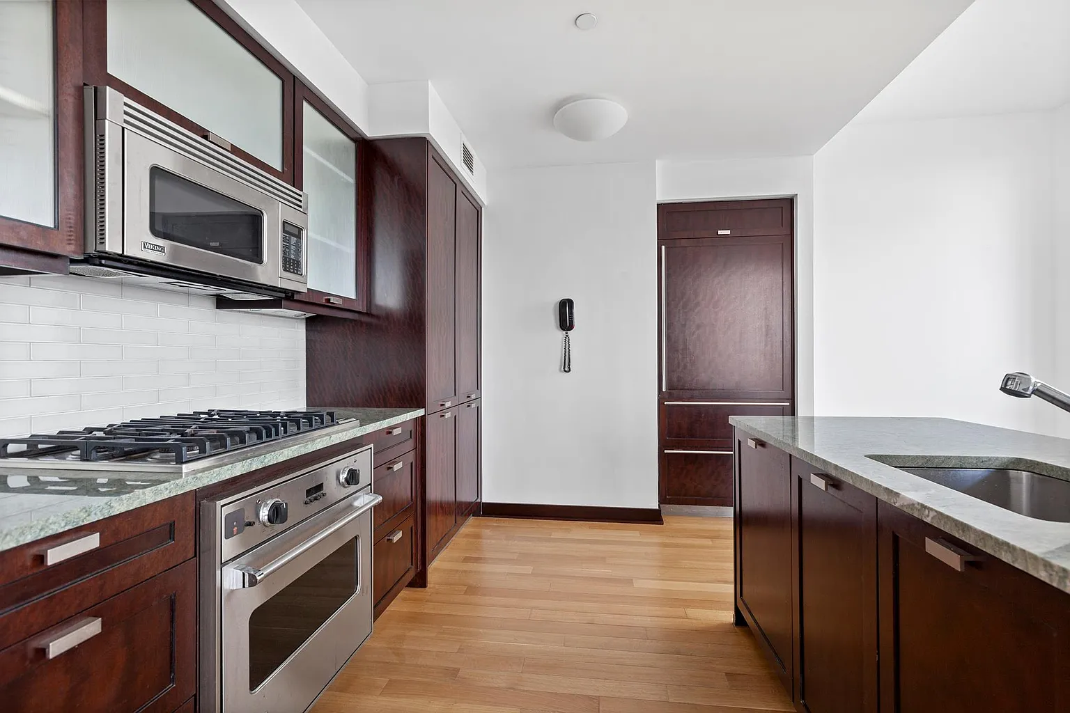 80 Riverside Blvd APT 19E photo 1