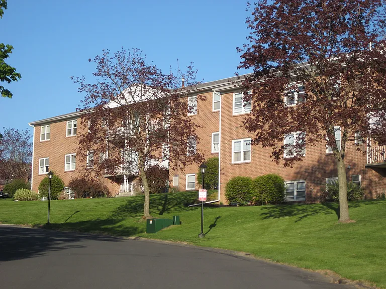 Park Hill Lane Apartments — Photo 25