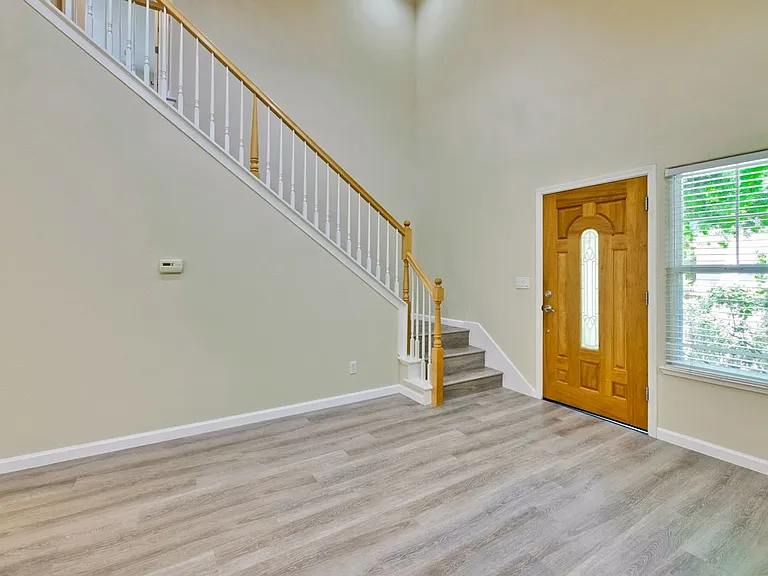 352 Beemer Ave — Photo 5