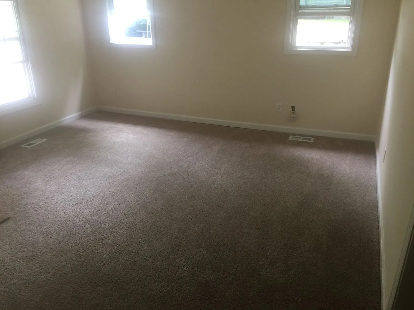 Cute @BR/1.5BA refinished Bungalow — Photo 4