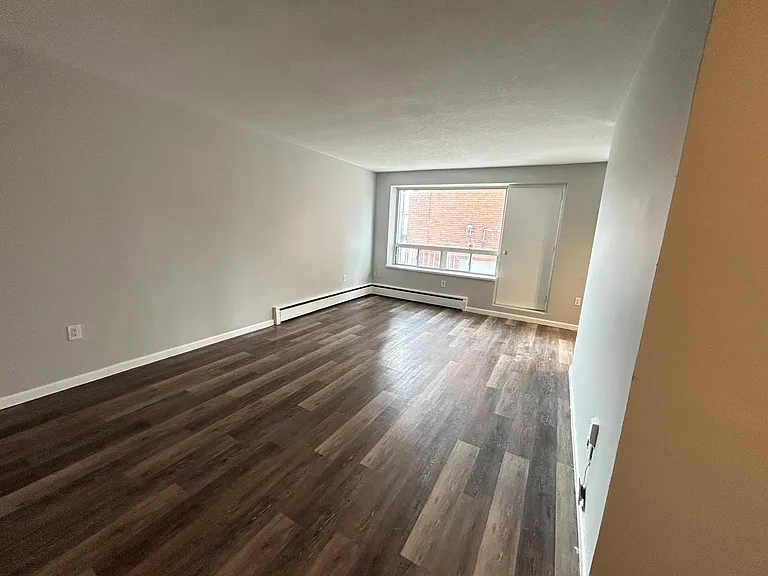 21 Balmoral Ave S #202 — Photo 6