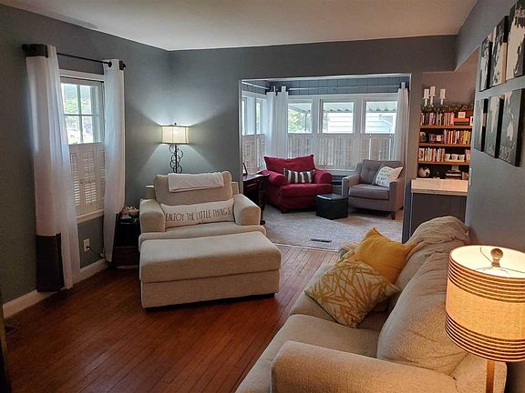 5th image of 405 S Villa Dr