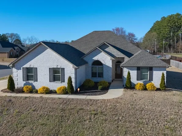 26583 Fox Cove Trl, Athens, AL 35613