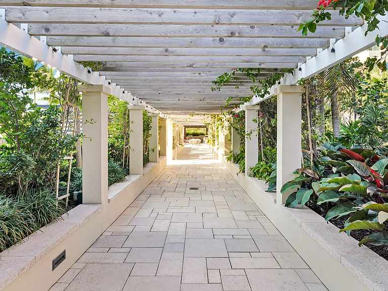 300 S Pointe Dr #405 — Photo 51