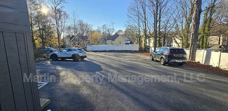 72 Linden St #101 — Photo 10