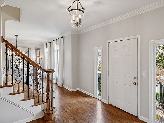 5th image of 713 Roantree Dr