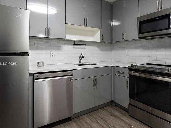 5th image of 4158 Inverrary Dr APT 409