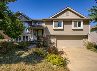 15422 Locust St, Omaha, NE 68116