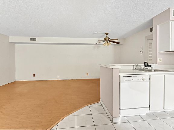 5th image of 6586 Southurst Terrace #103