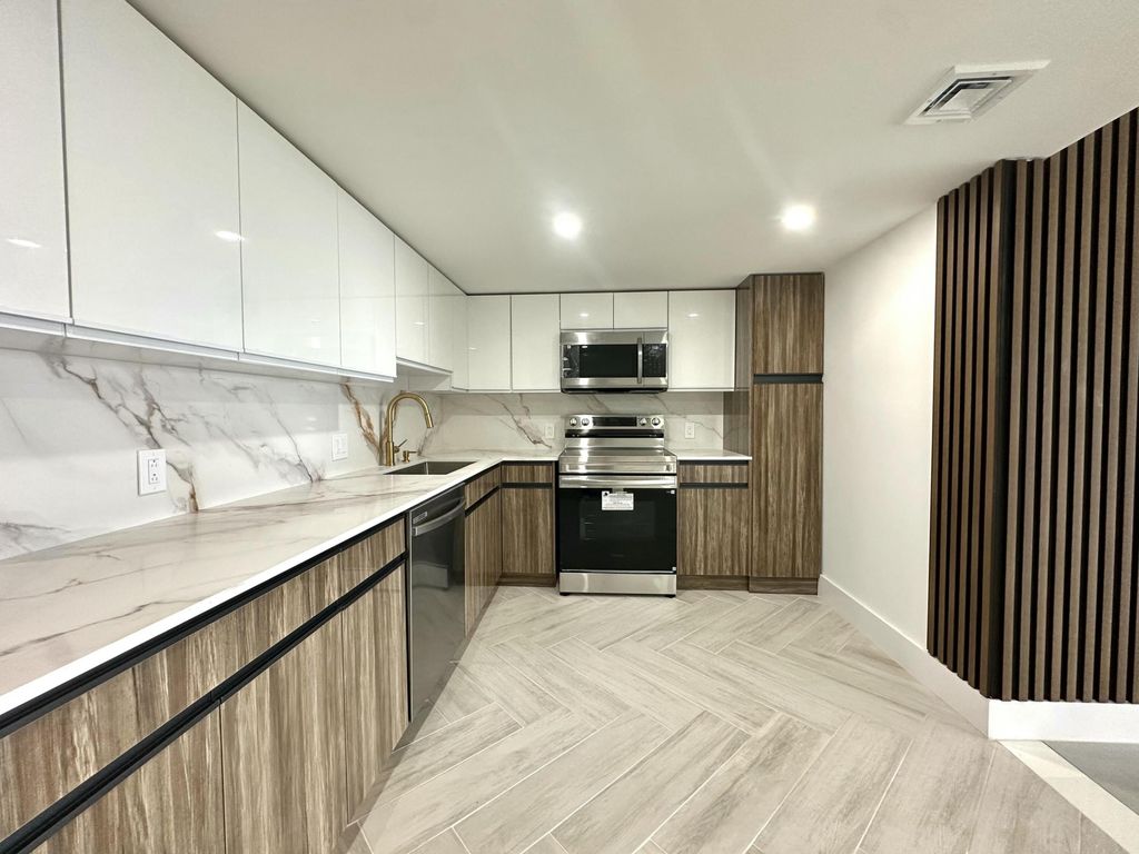 2940 N COURSE Drive #607, photo 5