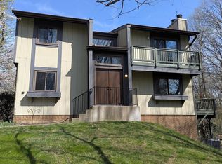 2200 Glencourse Ln, Reston, VA 20191