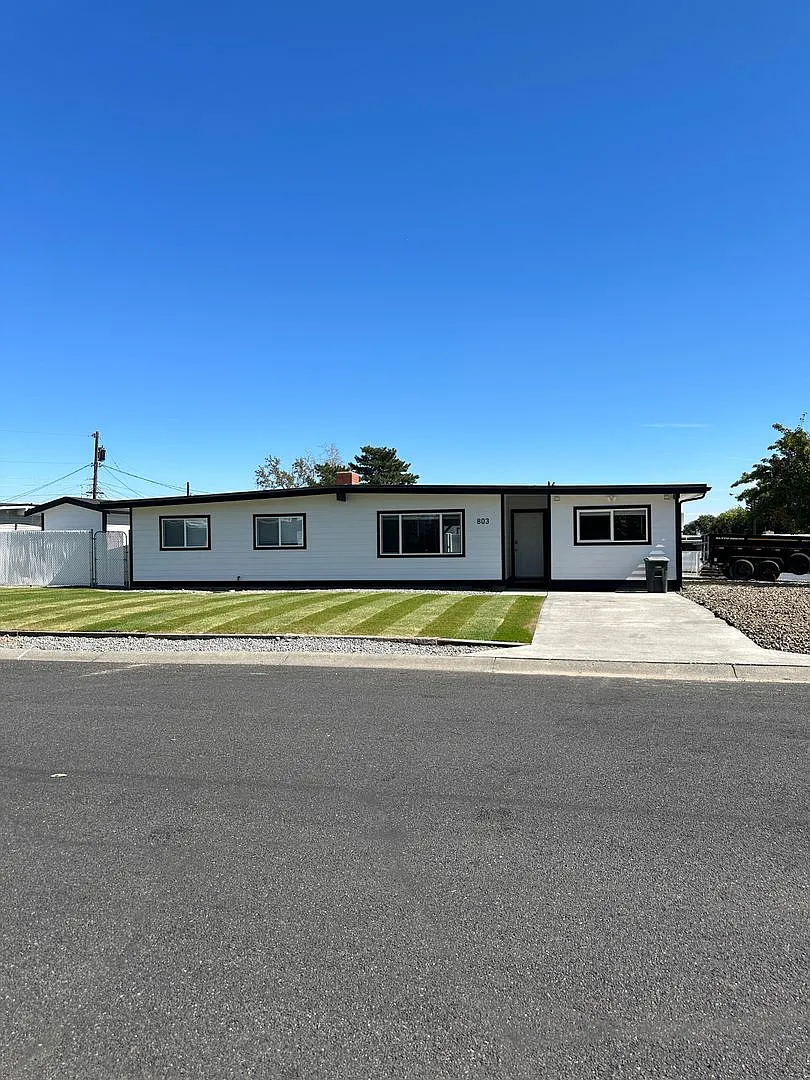 Completely Remodeled 4 Bedroom 2 Bath Home for Rent W/ 30x30 Shop!! — Photo 1
