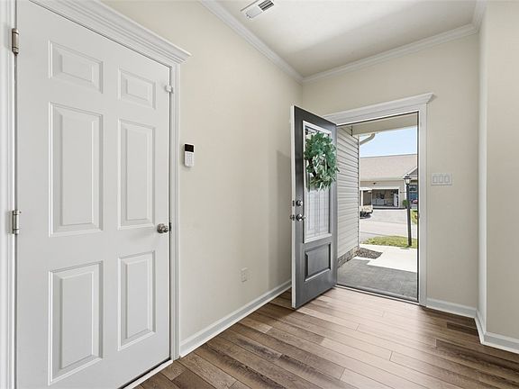 5th image of 812 Curtman Ct