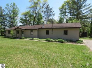 7861 S Dyer Lake Dr, Falmouth, MI 49632