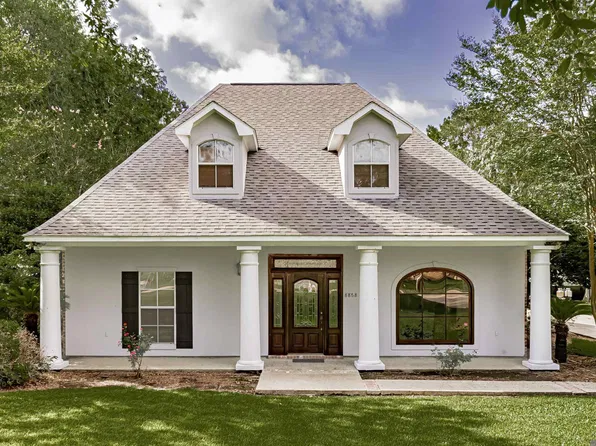 8868 Elton St, Livonia, LA 70755