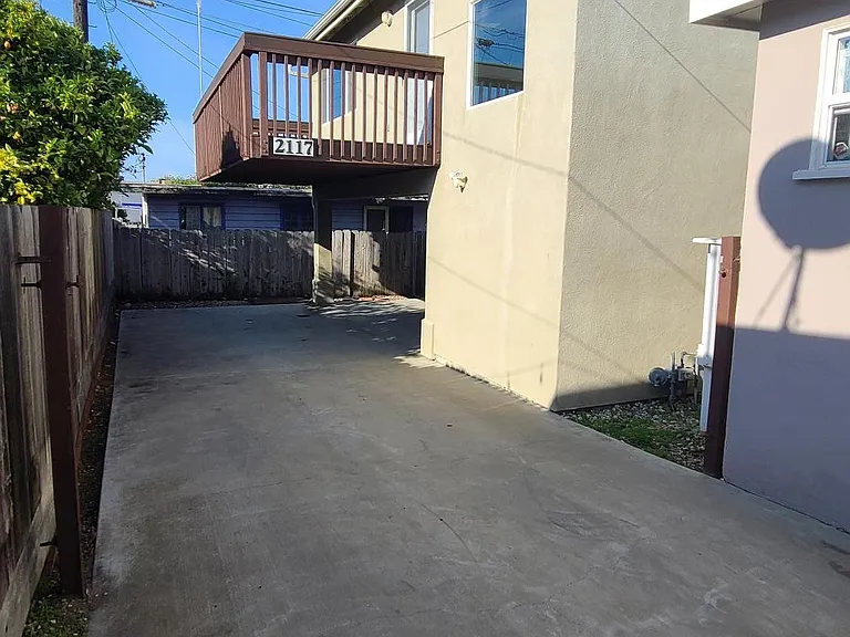 2117 Seaview Ave — Photo 2