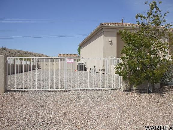 3rd image of 3847 Comet Dr