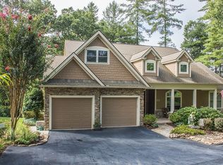 157 Shadowleaf Dr, Hendersonville, NC 28739