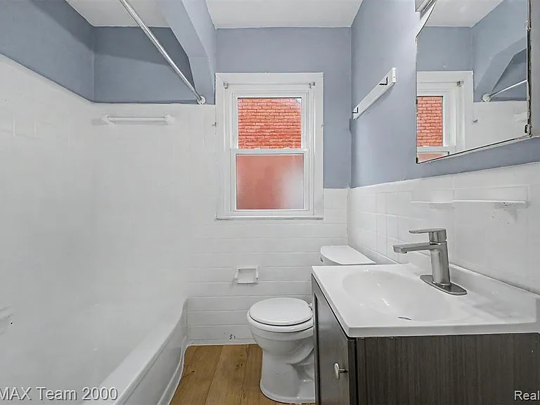 1670 Riverbank St — Photo 18