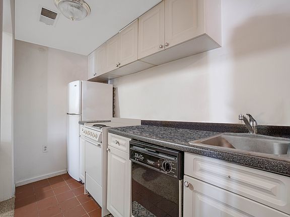 2nd image of 112 W College St #1