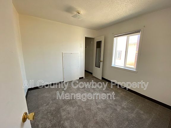 5th image of 864 N 5th St APT 2