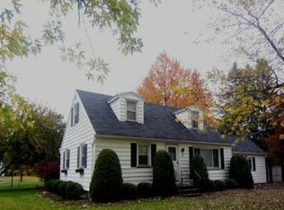 8 Lancelot Ln, Rochester, NY 14623